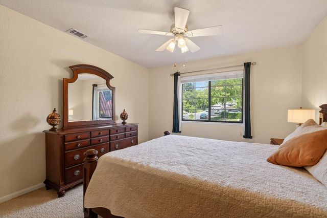 202 Firestone Dr, Roseville, CA 95678