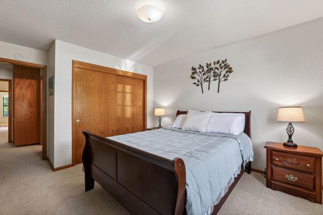 202 Firestone Dr, Roseville, CA 95678