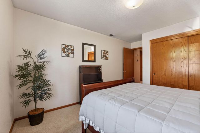 202 Firestone Dr, Roseville, CA 95678