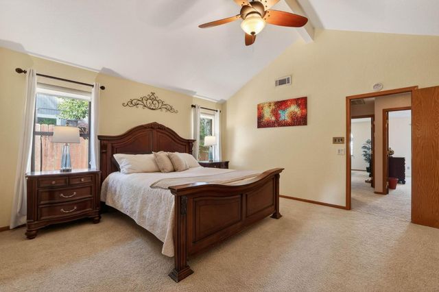 202 Firestone Dr, Roseville, CA 95678