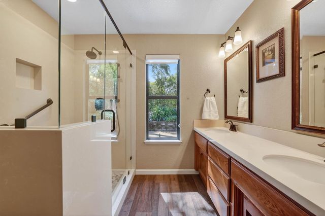 202 Firestone Dr, Roseville, CA 95678