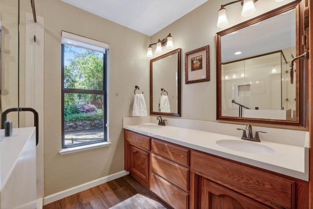 202 Firestone Dr, Roseville, CA 95678