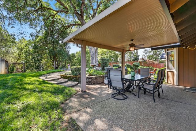 202 Firestone Dr, Roseville, CA 95678