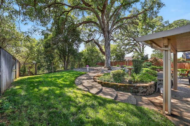 202 Firestone Dr, Roseville, CA 95678