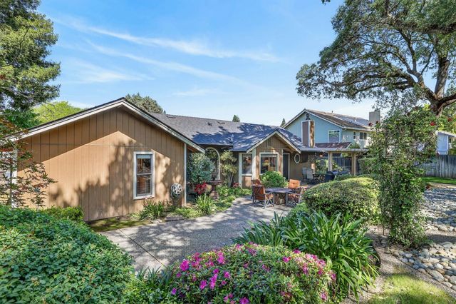 202 Firestone Dr, Roseville, CA 95678