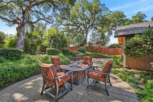 202 Firestone Dr, Roseville, CA 95678