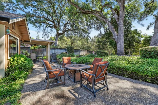 202 Firestone Dr, Roseville, CA 95678