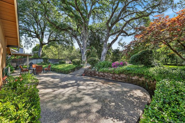 202 Firestone Dr, Roseville, CA 95678