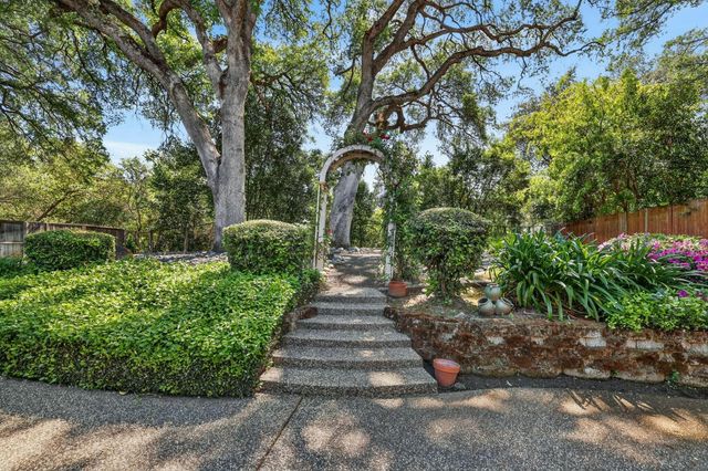 202 Firestone Dr, Roseville, CA 95678