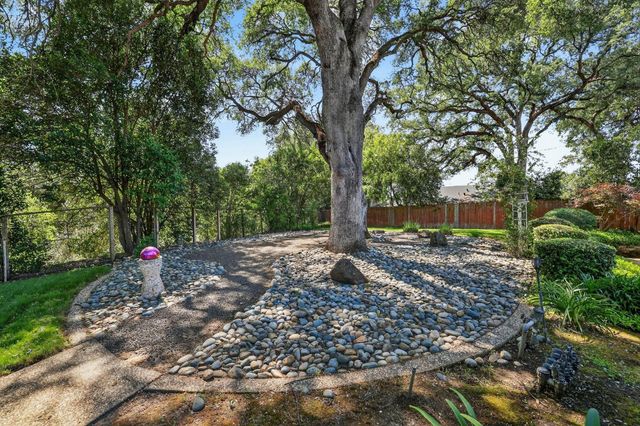 202 Firestone Dr, Roseville, CA 95678