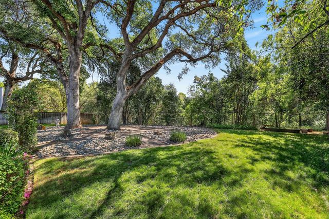 202 Firestone Dr, Roseville, CA 95678