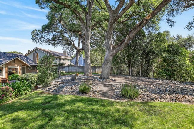 202 Firestone Dr, Roseville, CA 95678