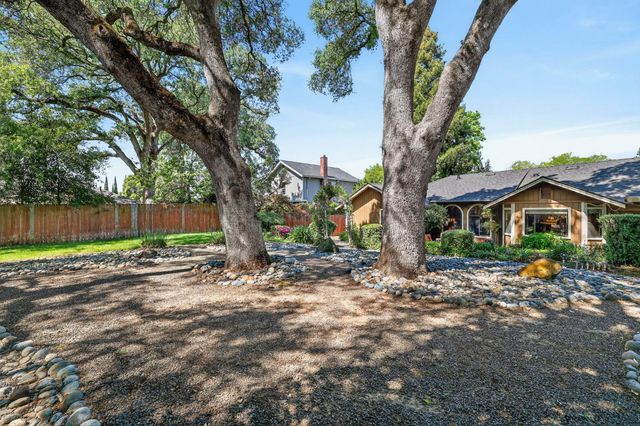 202 Firestone Dr, Roseville, CA 95678