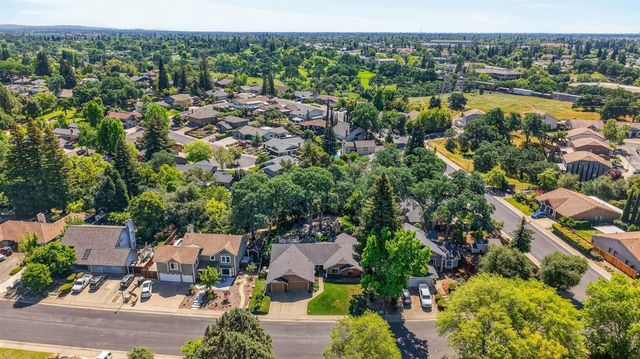 202 Firestone Dr, Roseville, CA 95678