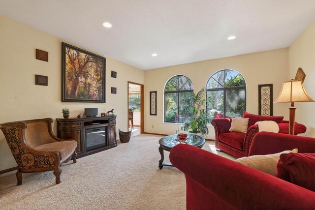 202 Firestone Dr, Roseville, CA 95678