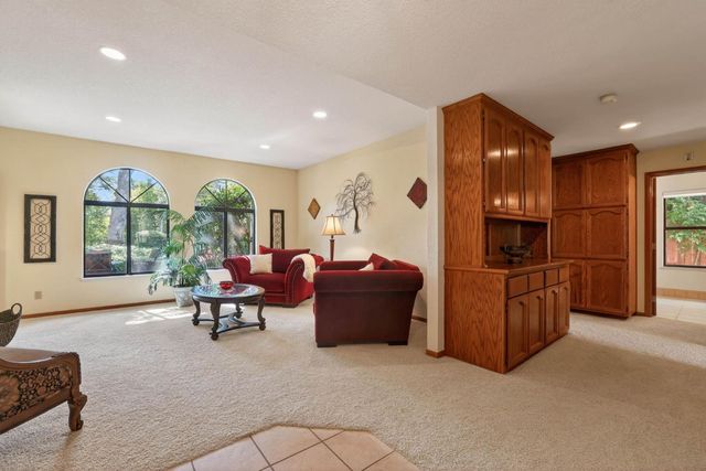 202 Firestone Dr, Roseville, CA 95678