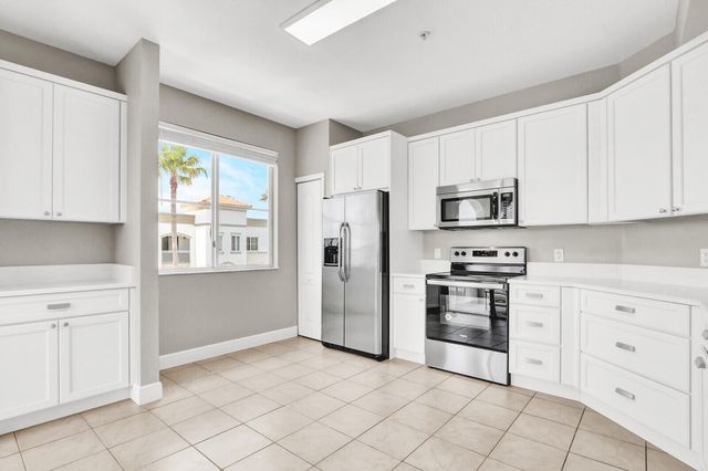 11037 Legacy Boulevard 302, Palm Beach Gardens, FL 33410
