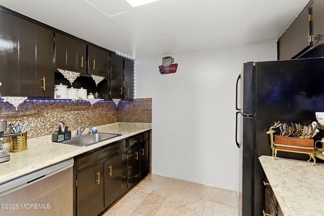 56 Kingsley Way, Freehold, NJ 07728