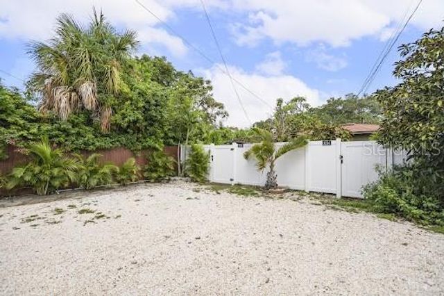 2016 2ND AVENUE N, St Petersburg, FL 33713