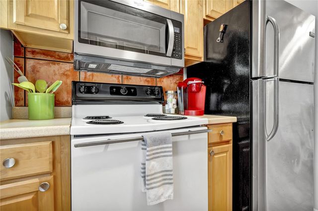 2016 2ND AVENUE N, St Petersburg, FL 33713