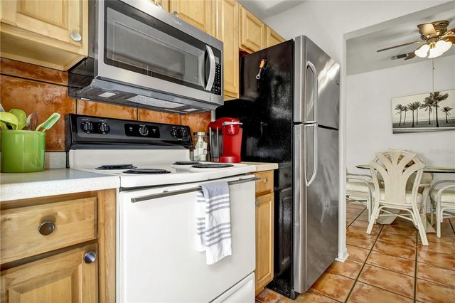 2016 2ND AVENUE N, St Petersburg, FL 33713