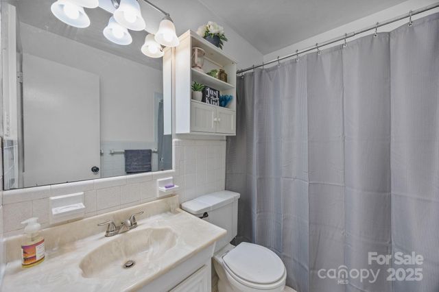 6621 Starcrest Drive, Charlotte, NC 28210