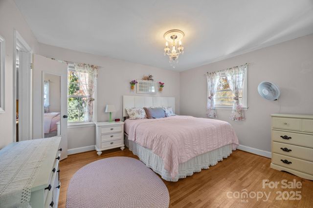 6621 Starcrest Drive, Charlotte, NC 28210