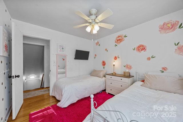 6621 Starcrest Drive, Charlotte, NC 28210