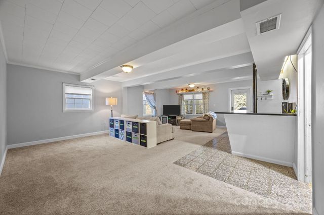 6621 Starcrest Drive, Charlotte, NC 28210