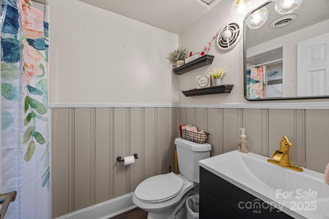 6621 Starcrest Drive, Charlotte, NC 28210