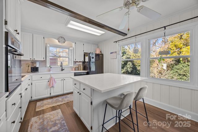 6621 Starcrest Drive, Charlotte, NC 28210