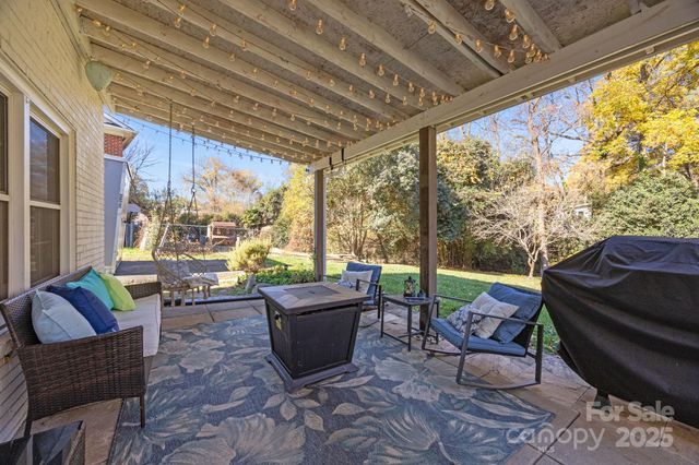 6621 Starcrest Drive, Charlotte, NC 28210