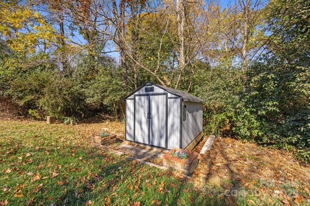 6621 Starcrest Drive, Charlotte, NC 28210