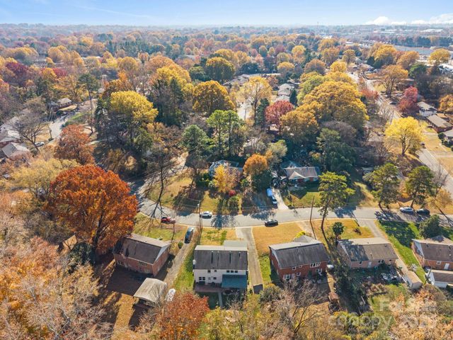 6621 Starcrest Drive, Charlotte, NC 28210