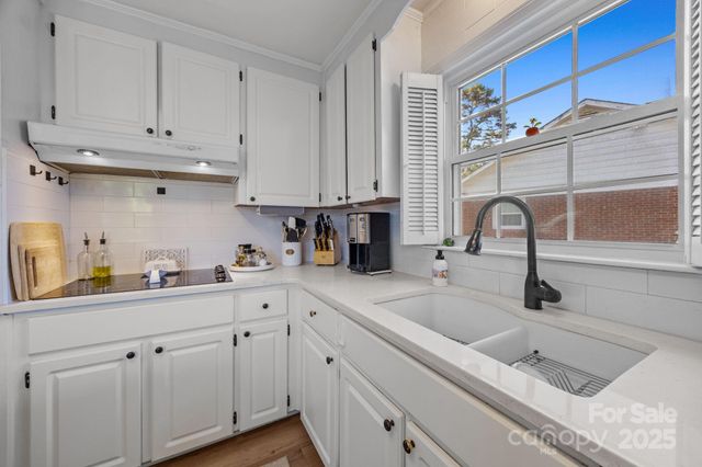 6621 Starcrest Drive, Charlotte, NC 28210