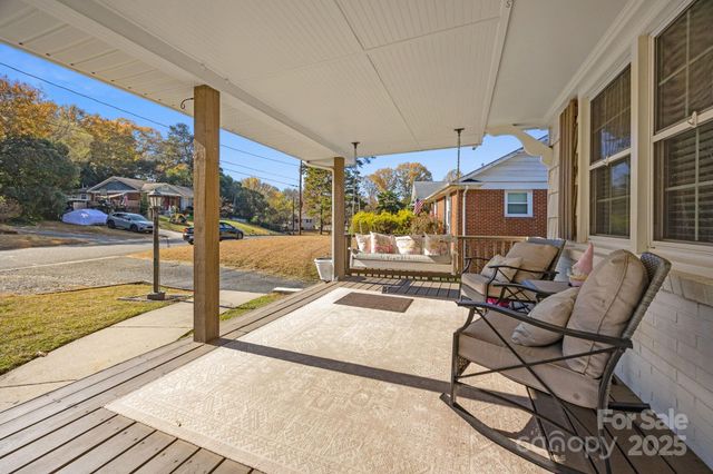 6621 Starcrest Drive, Charlotte, NC 28210