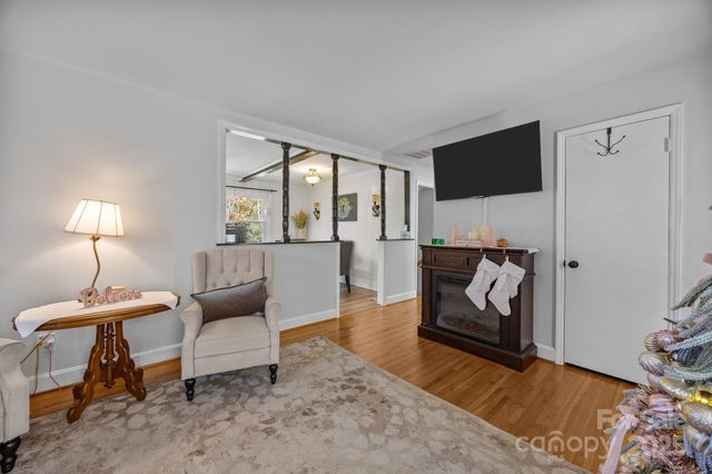 6621 Starcrest Drive, Charlotte, NC 28210