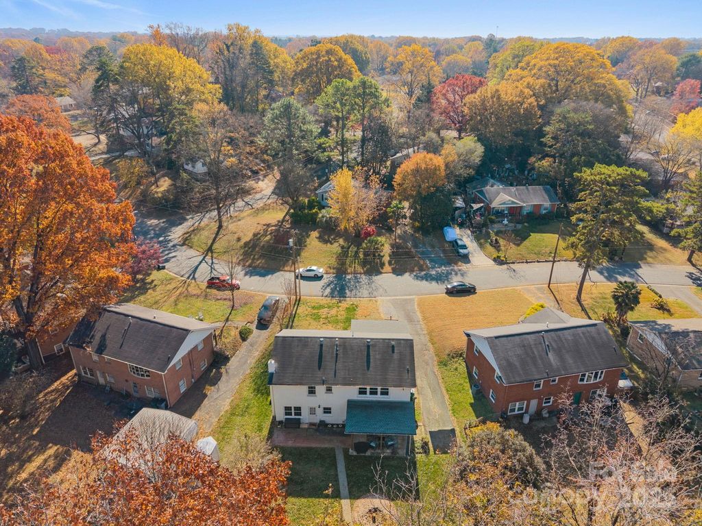 6621 Starcrest Drive, Charlotte, NC 28210