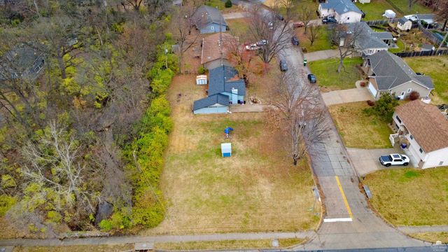 1105 Village Dr, Manhattan, KS 66503