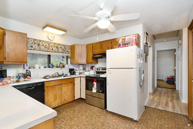 1105 Village Dr, Manhattan, KS 66503