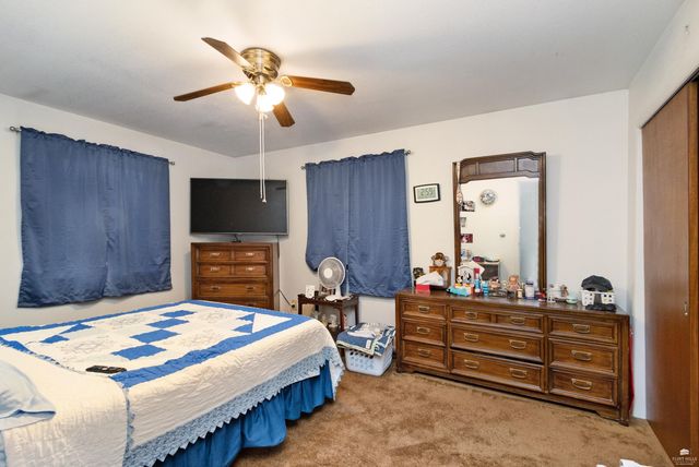 1105 Village Dr, Manhattan, KS 66503