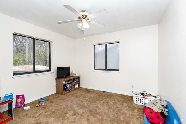 1105 Village Dr, Manhattan, KS 66503