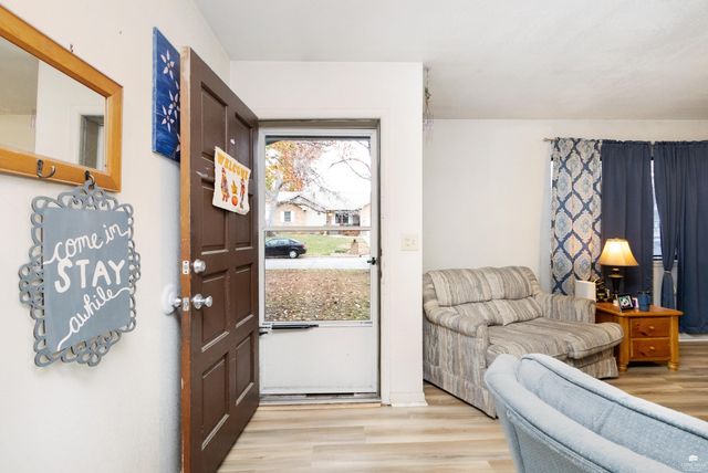 1105 Village Dr, Manhattan, KS 66503