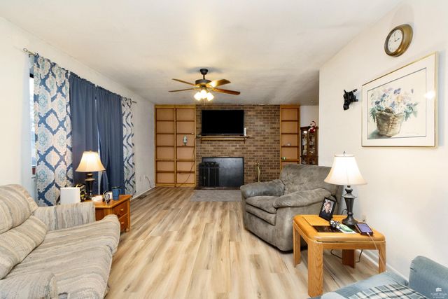 1105 Village Dr, Manhattan, KS 66503