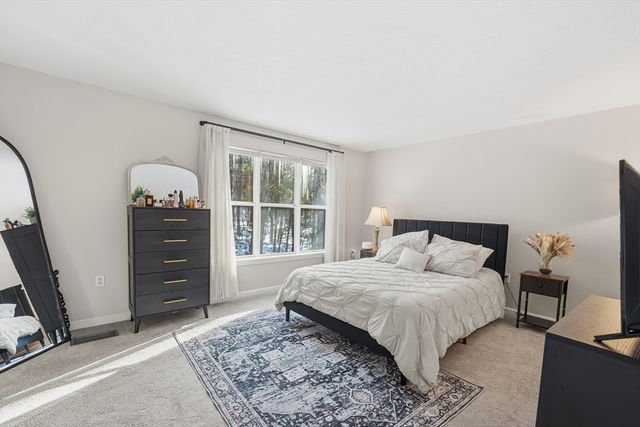 19 Thayer Pond Dr 3, Oxford, MA 01537