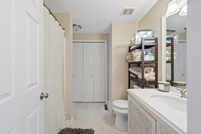 19 Thayer Pond Dr 3, Oxford, MA 01537