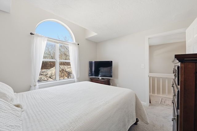 19 Thayer Pond Dr 3, Oxford, MA 01537