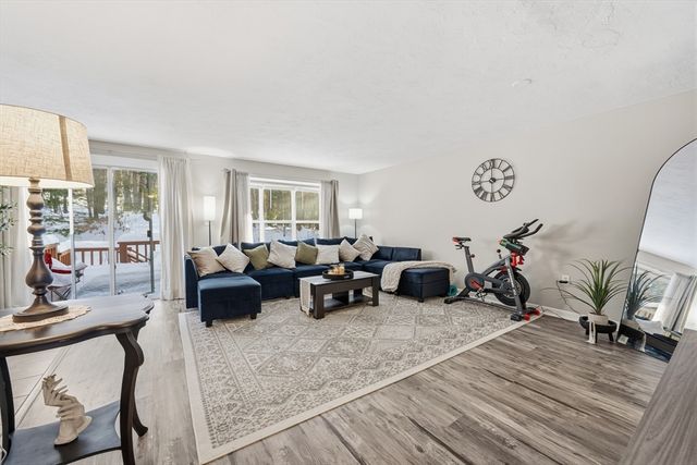 19 Thayer Pond Dr 3, Oxford, MA 01537