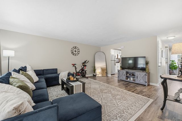 19 Thayer Pond Dr 3, Oxford, MA 01537