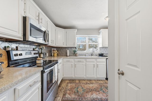 19 Thayer Pond Dr 3, Oxford, MA 01537